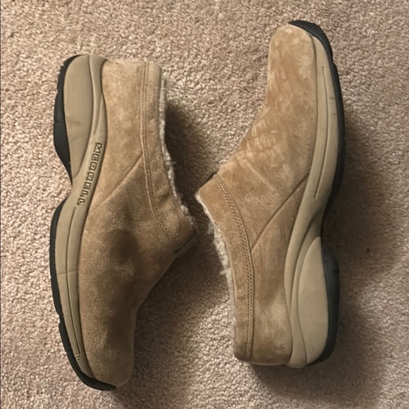 Merrell Encore Tan Suede Clogs - Picture 2 of 3